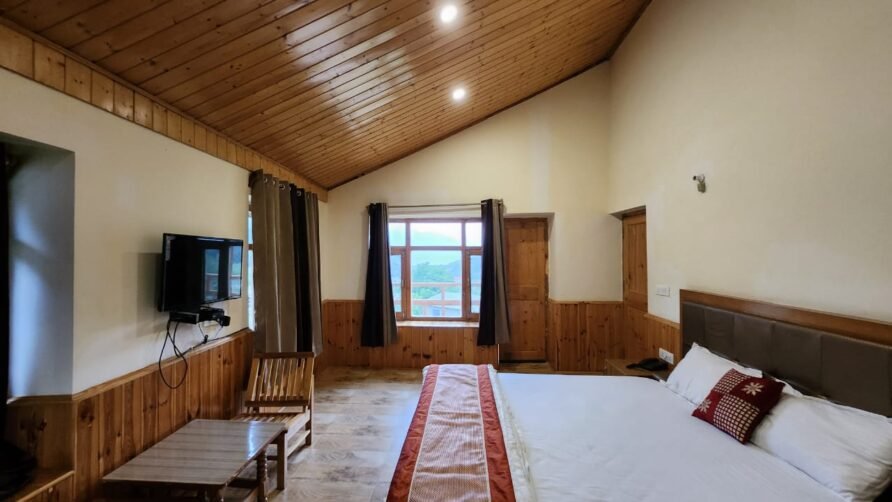 Super Deluxe Room (Balcony with Mountain view)